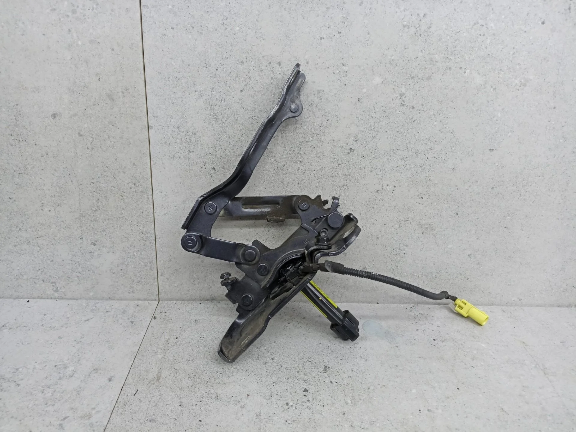 Петля капота левая Kia Sorento 3 рест. 79110C5000