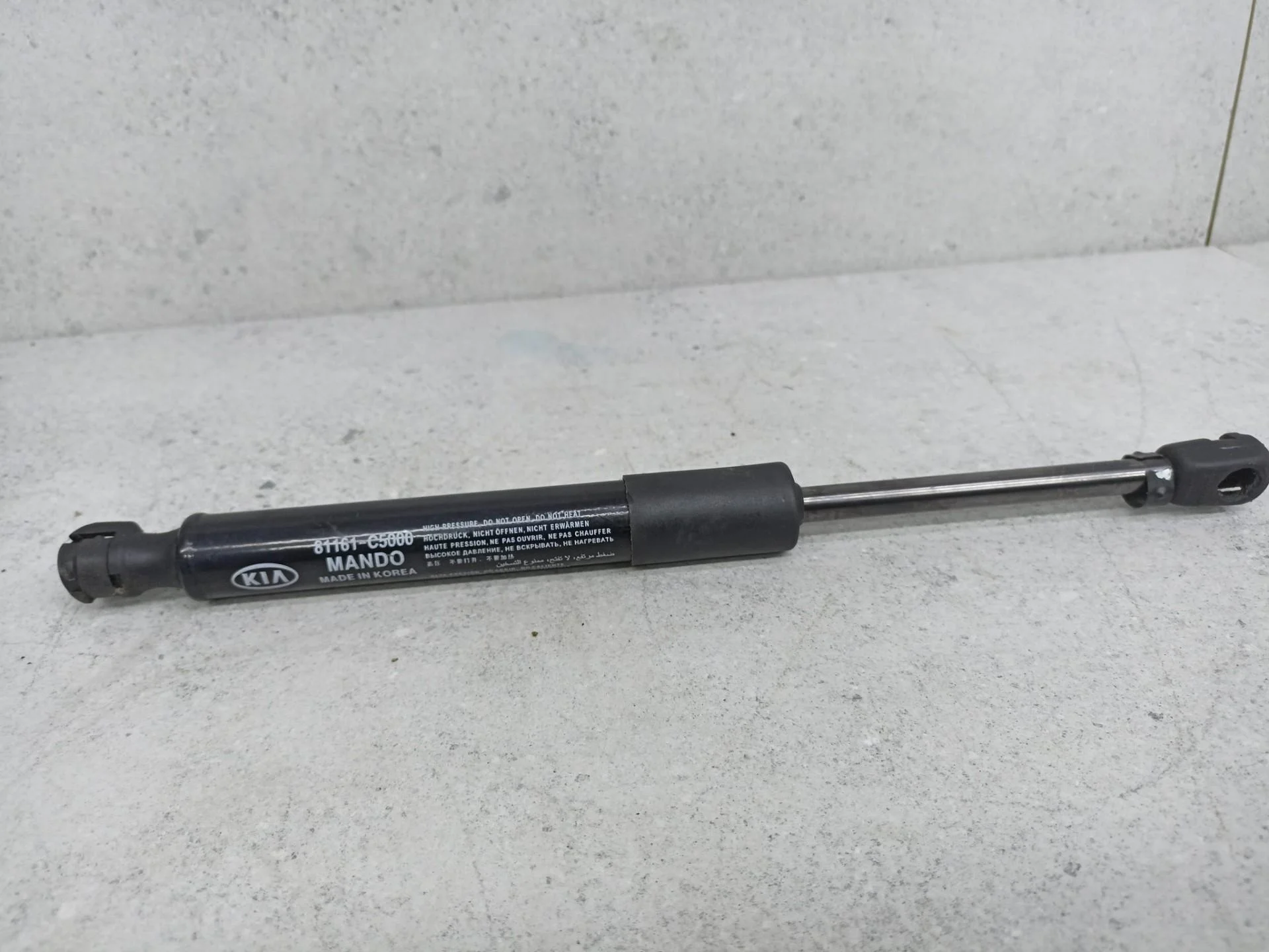 Амортизатор капота Kia Sorento 3 рест. 2018