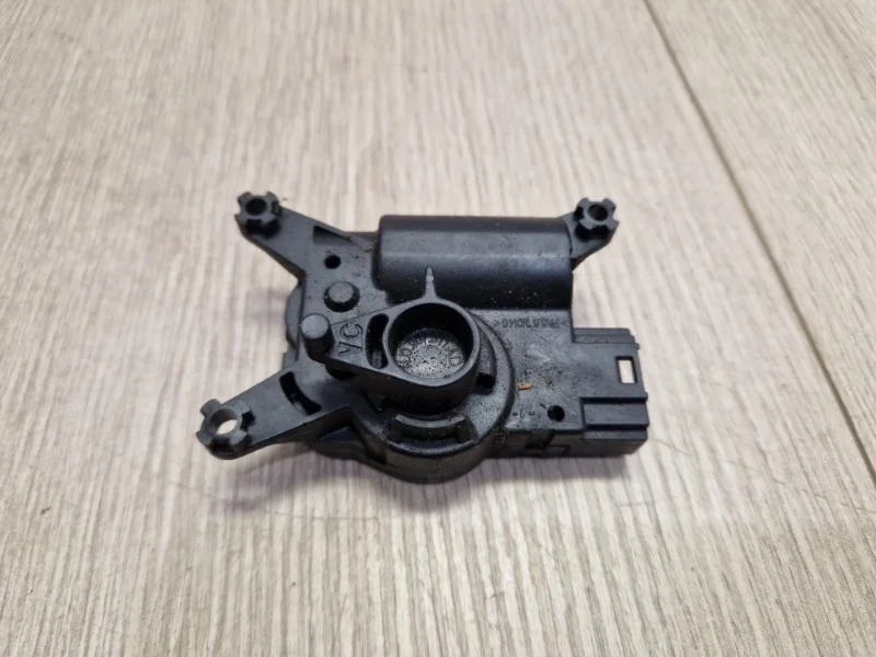 Моторчик заслонки отопителя VW Touareg 2003-2010 7L