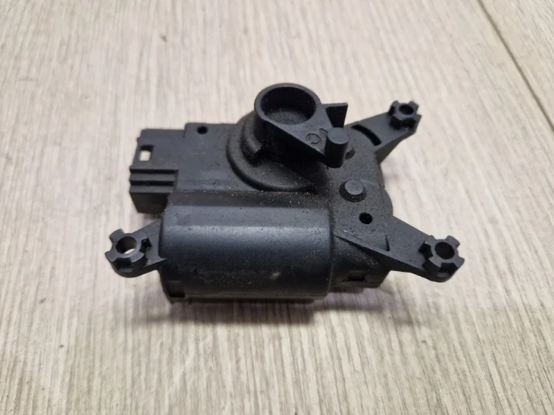 Моторчик заслонки отопителя VW Touareg 2003-2010 7L
