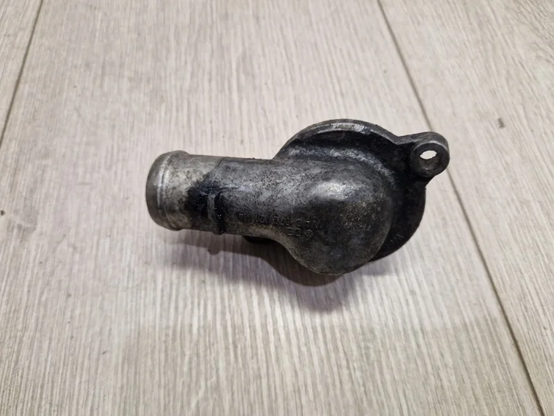 Корпус термостата VW Touareg 2003-2010 7L