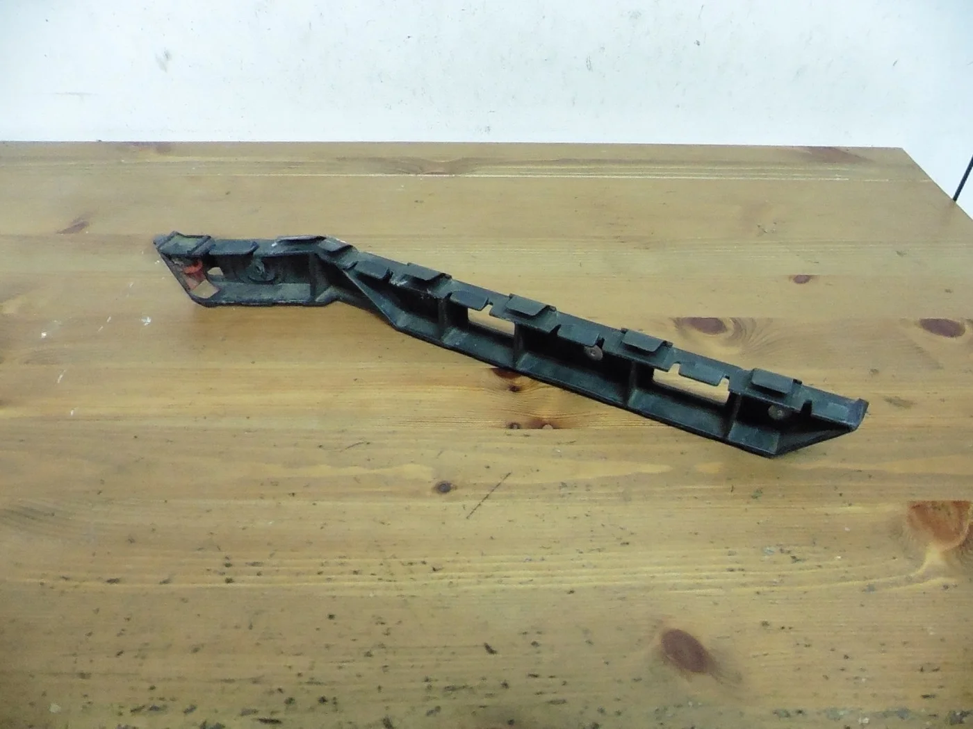 Кронштейн заднего бампера L универ. Опель Астра Н