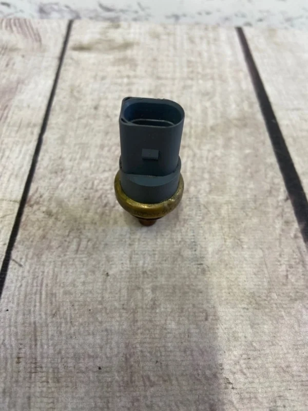 Датчик температуры охлаждающей жидкости VW Passat 2001-2005