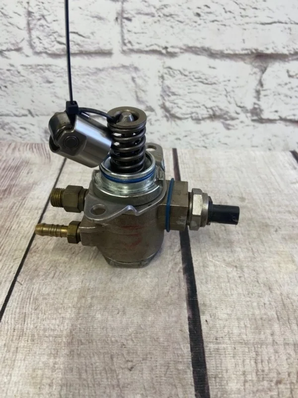 Насос топливный высокого давления тнвд VW Jetta 2011-2014