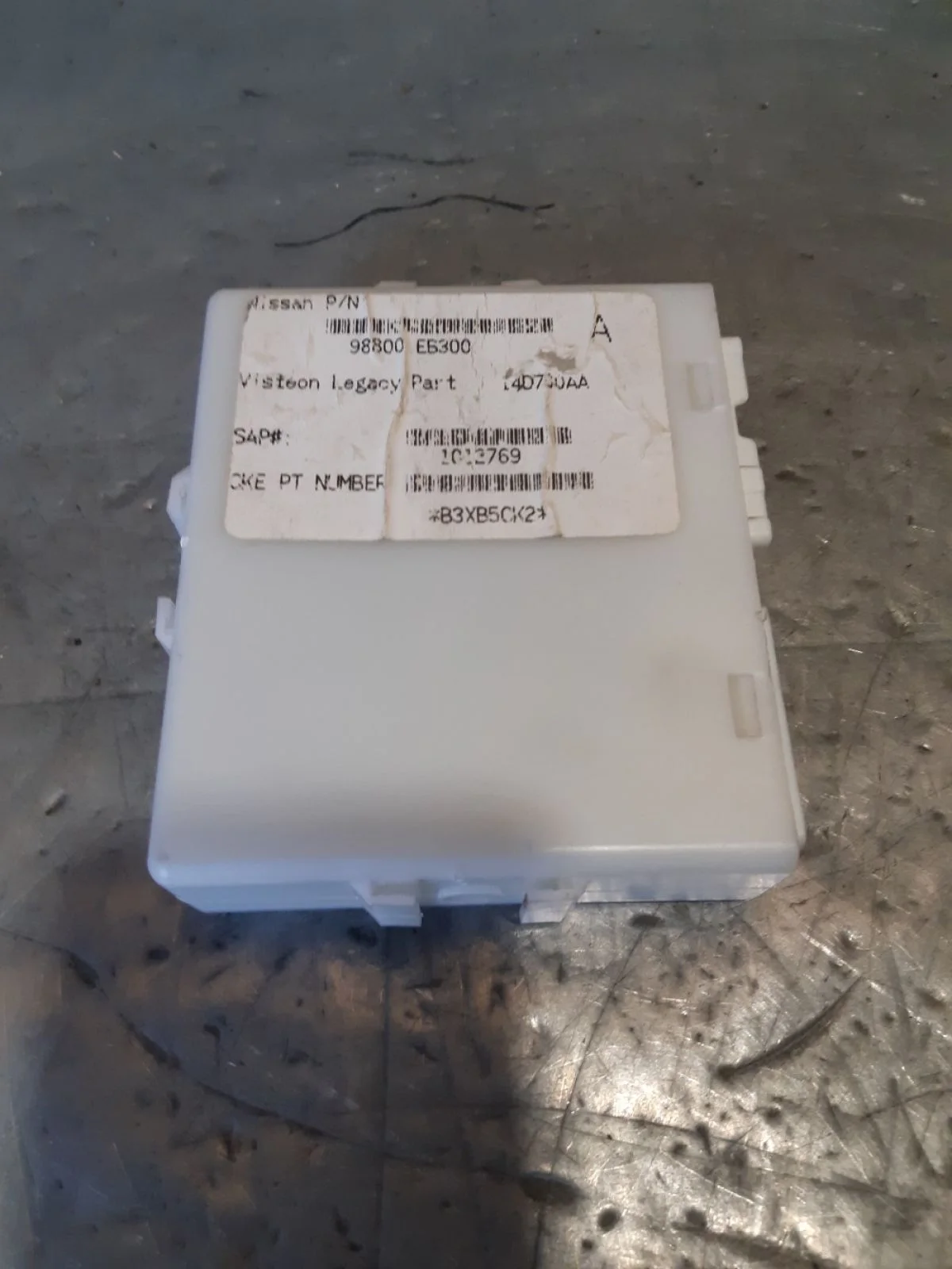 Блок электронный Nissan Pathfinder III рестайлинг (2010—2014) 2011 KAF - бежевый