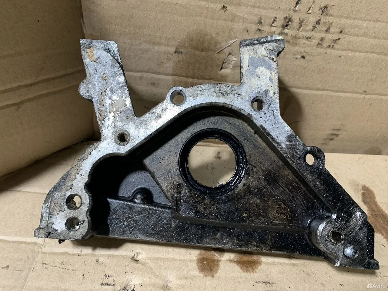 Передняя крышка двигателя 038103153q vw audi skoda