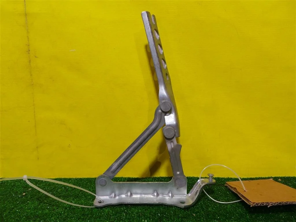 Петля капота левая  Skoda  Fabia 2 2007 5J0823301 2817