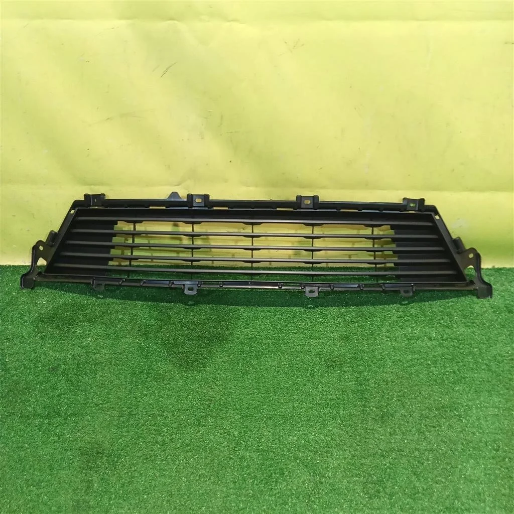 Решетка в бампер центральная  Lexus ES 2012 5311233150 7990