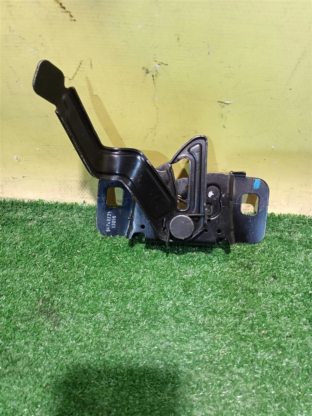 Замок капота  Chevrolet Cobalt 2013  94749225 9072