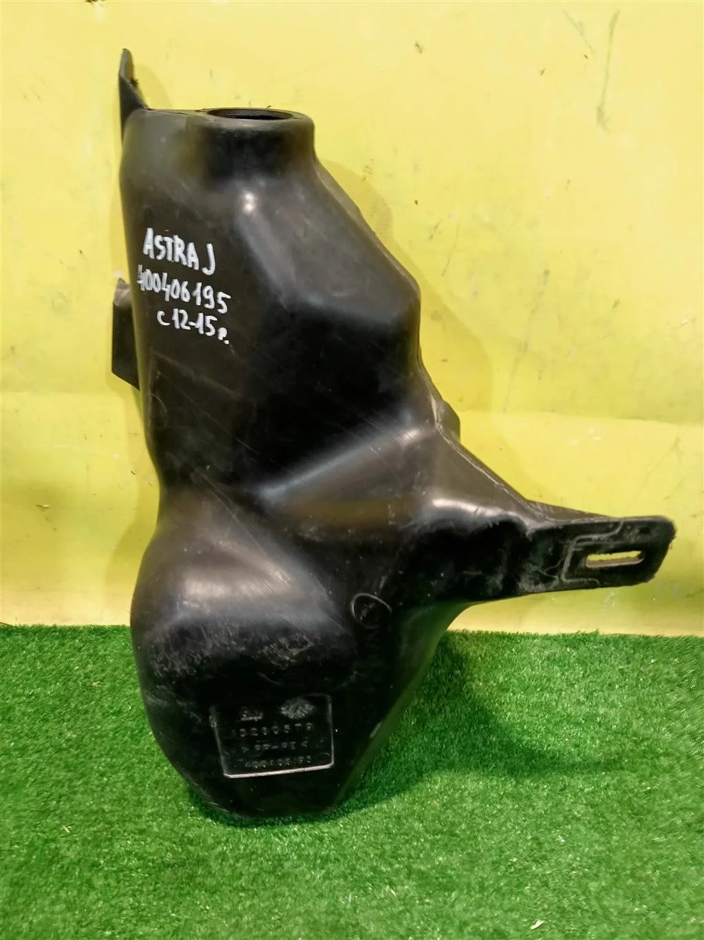 Бачок омывателя лобового стекла  Opel Astra J 2010 13260579 9354