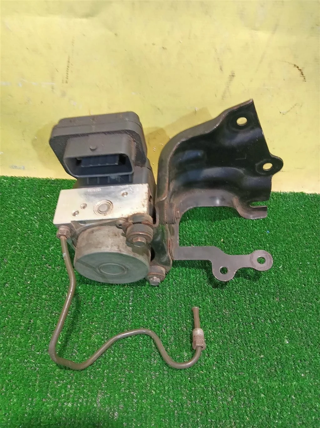 Блок ABS (насос)  Toyota Corolla E15 2006 4451012391 9745