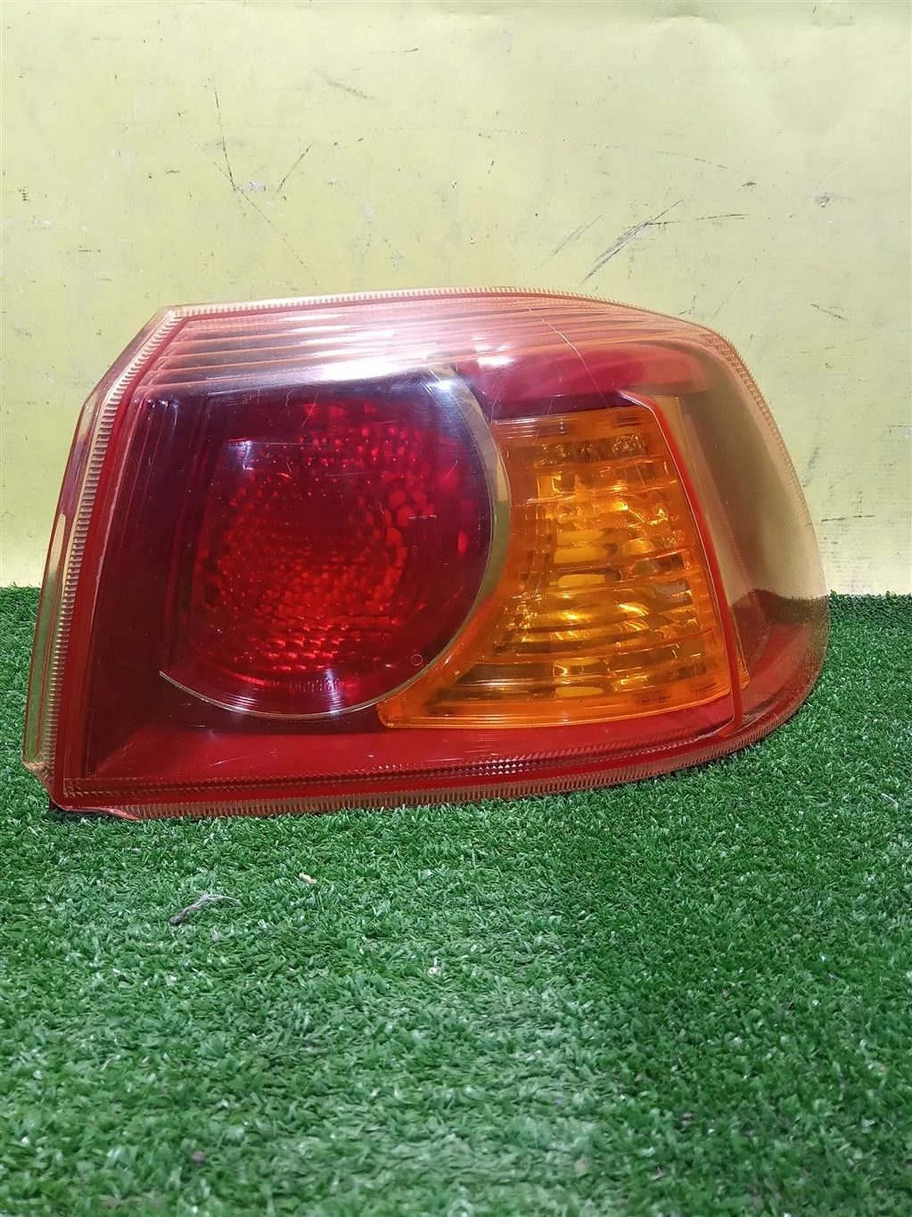 Фонарь задний наружный правый  Mitsubishi Lancer X (CY) 2007 8330A110 11384
