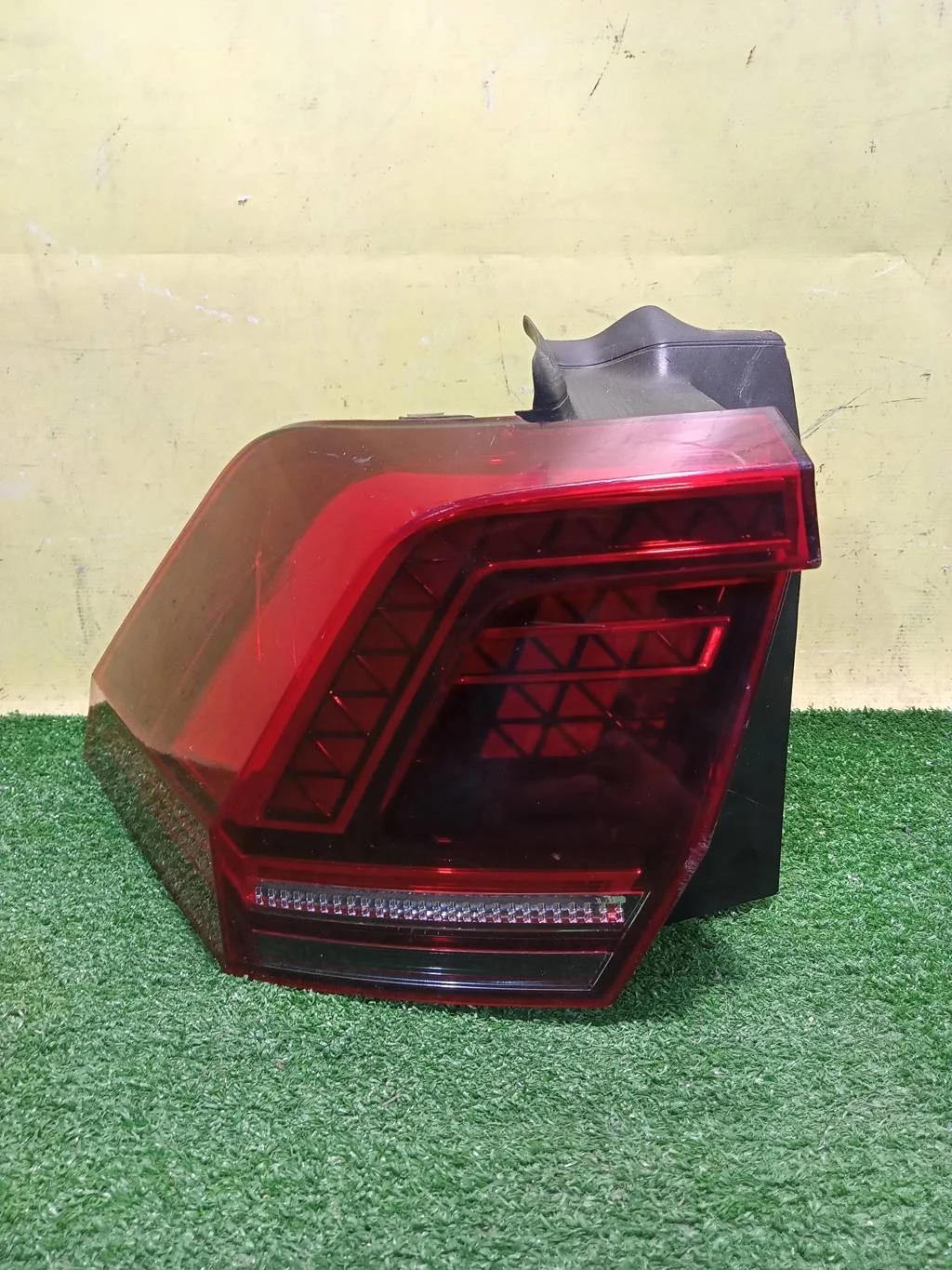 Фонарь задний наружный левый  Volkswagen  Tiguan Mk2 2016 5NA945207C 13531
