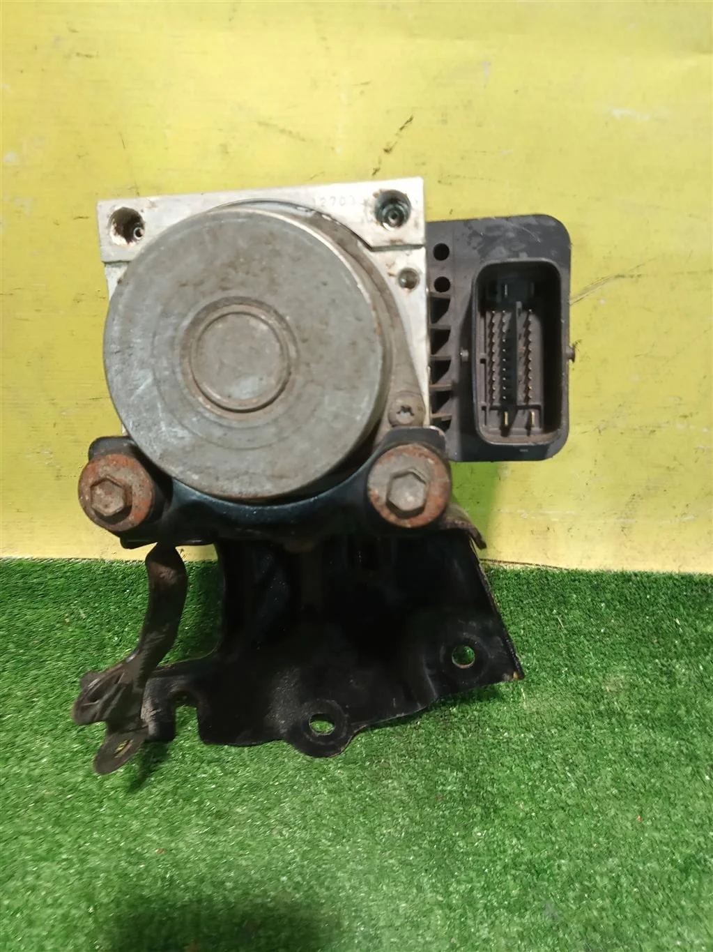 Блок ABS (насос)  Toyota Corolla E15 2006 4405012211 14562