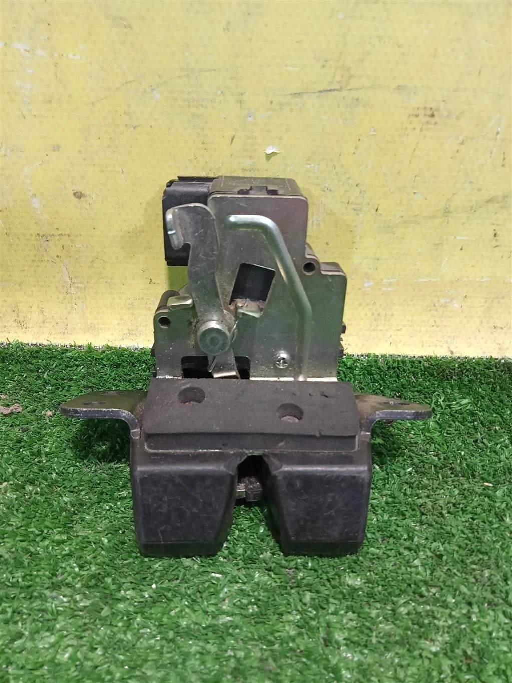 Замок багажника  Kia Ceed 1 ED 2006 812301H000 15010