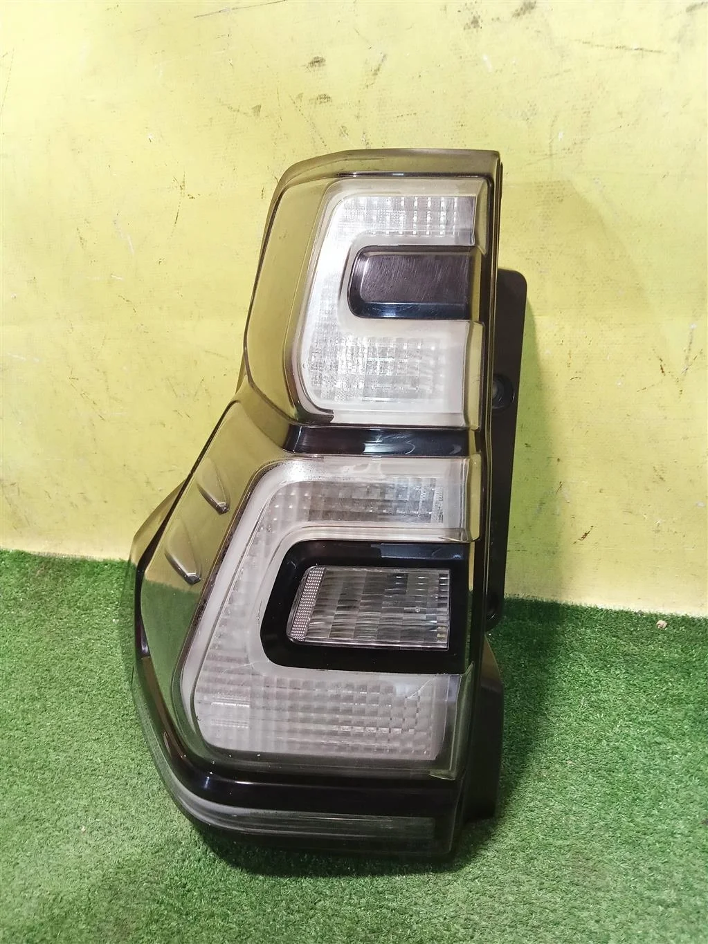 Фонарь задний левый  Toyota Land Cruiser Prado 150 2017  81561WQ010 15743