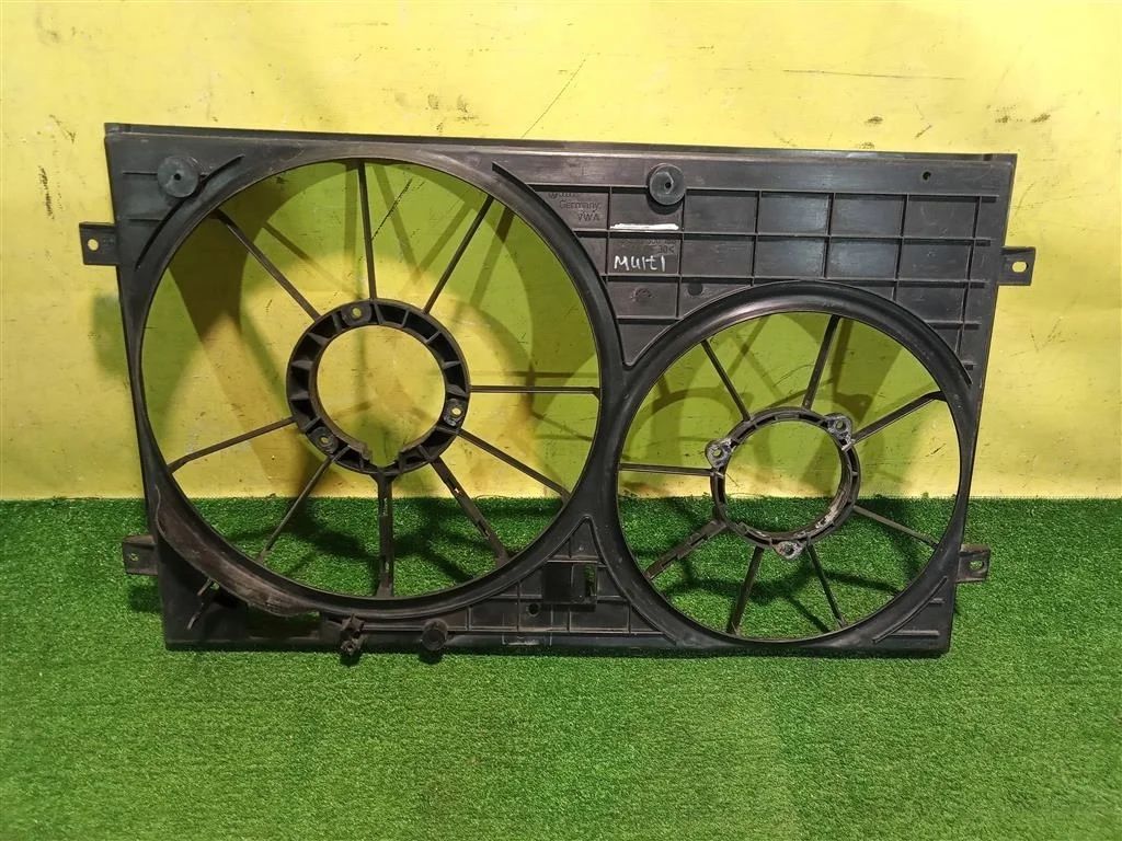 Диффузор вентилятора  Audi A3 (8P) 2008 1K0121207M 16738