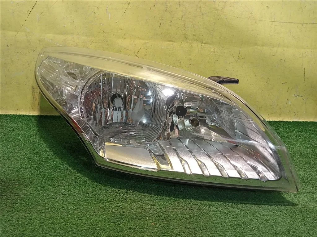Фара правая  Renault Megane III 2009  260100017R 17255