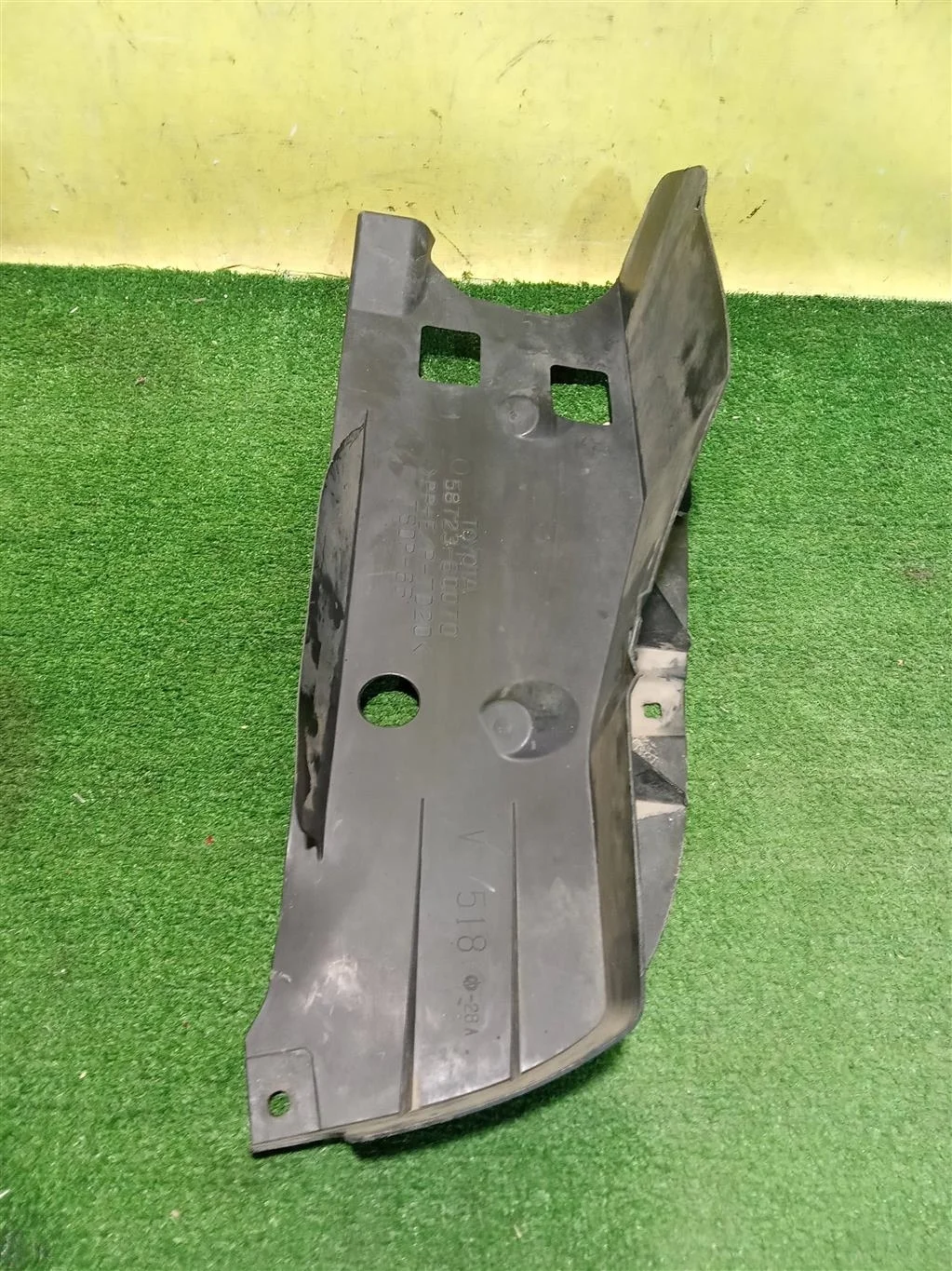 Пыльник заднего бампера  Toyota Land Cruiser (200) 2007 5872360070 17954