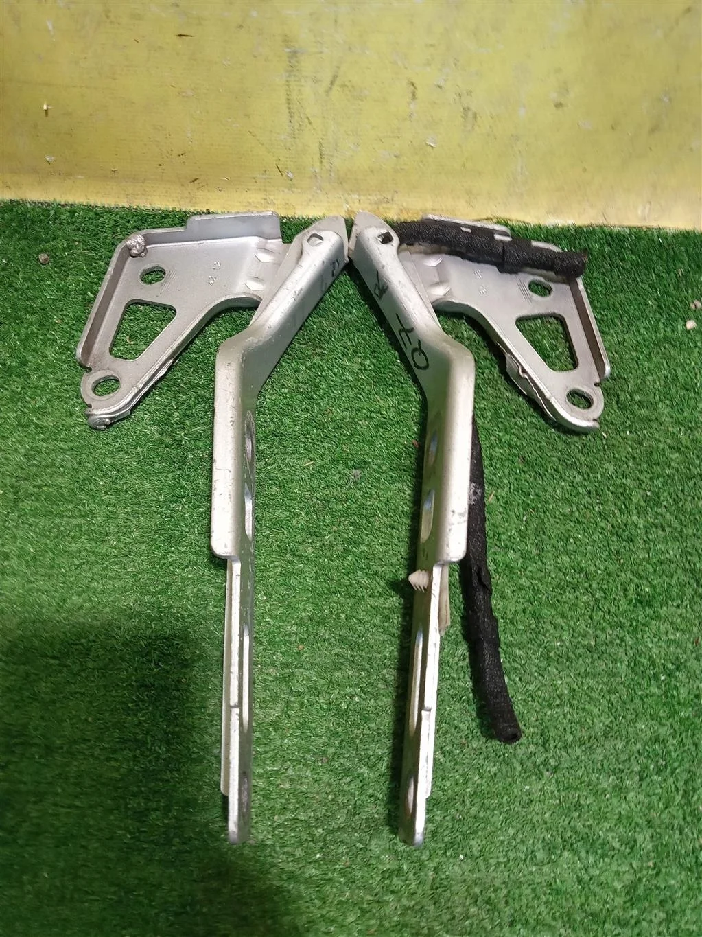 Петли капота  Audi Q7 (4L) 2005 4L0823301 18309