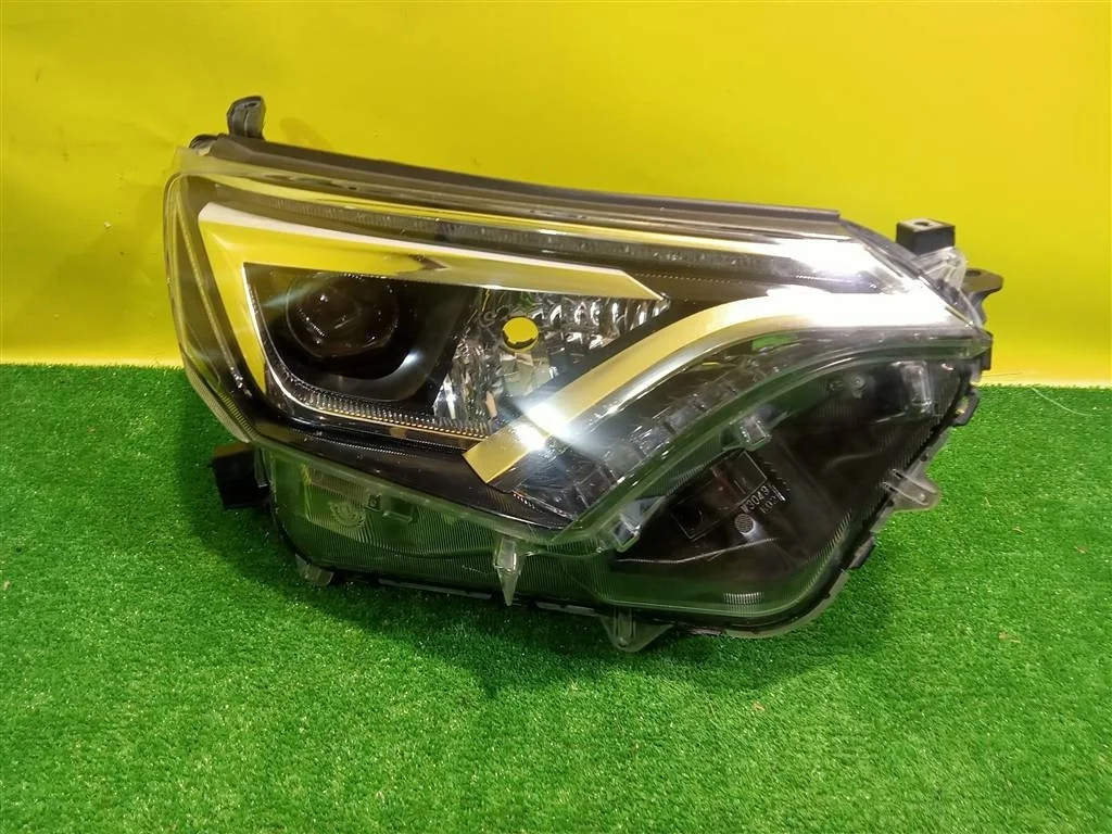 Фара правая LED  Toyota RAV4 2015 8114542680 22152
