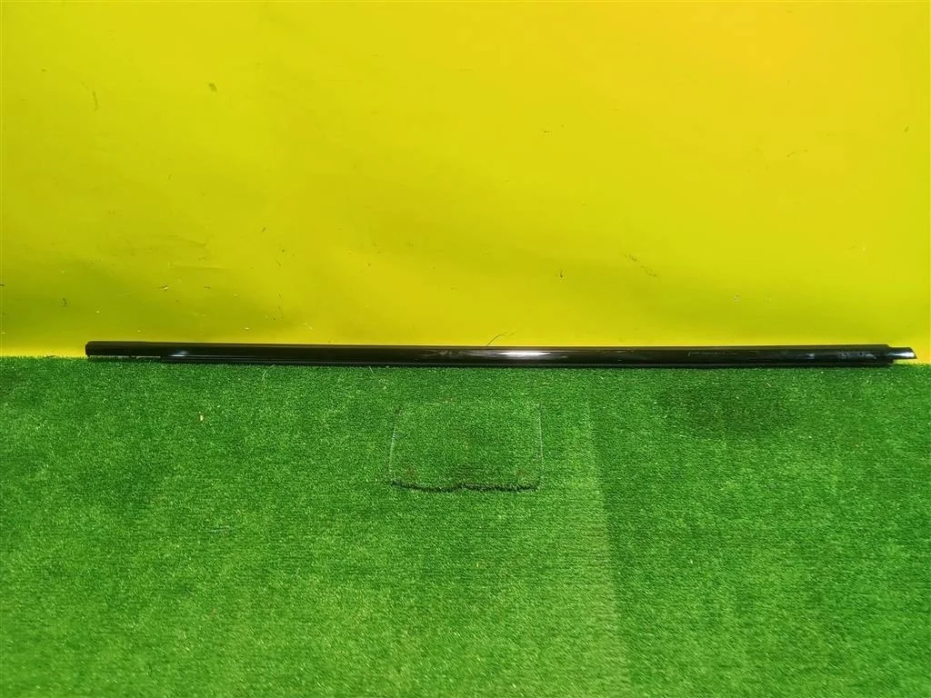 Накладка стекла переднего правого  Audi Q7 (4M) 2015 4M0853284 23145