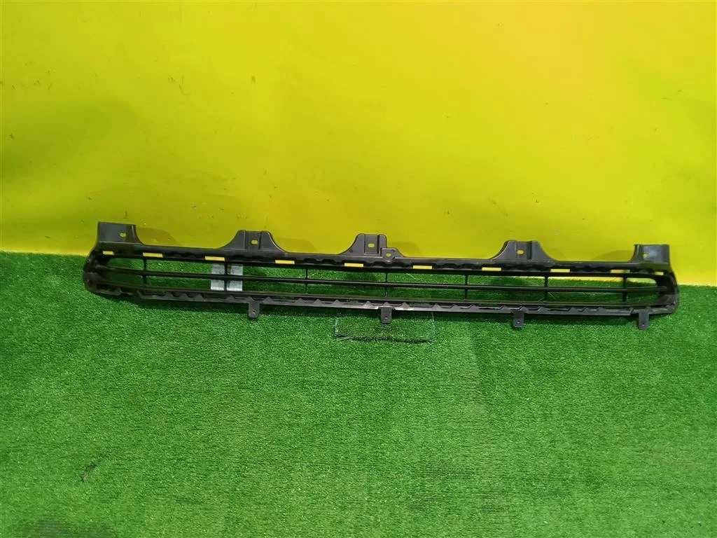 Решетка в бампер центральная  Toyota Land Cruiser Prado 150 2017  5311260290 24118