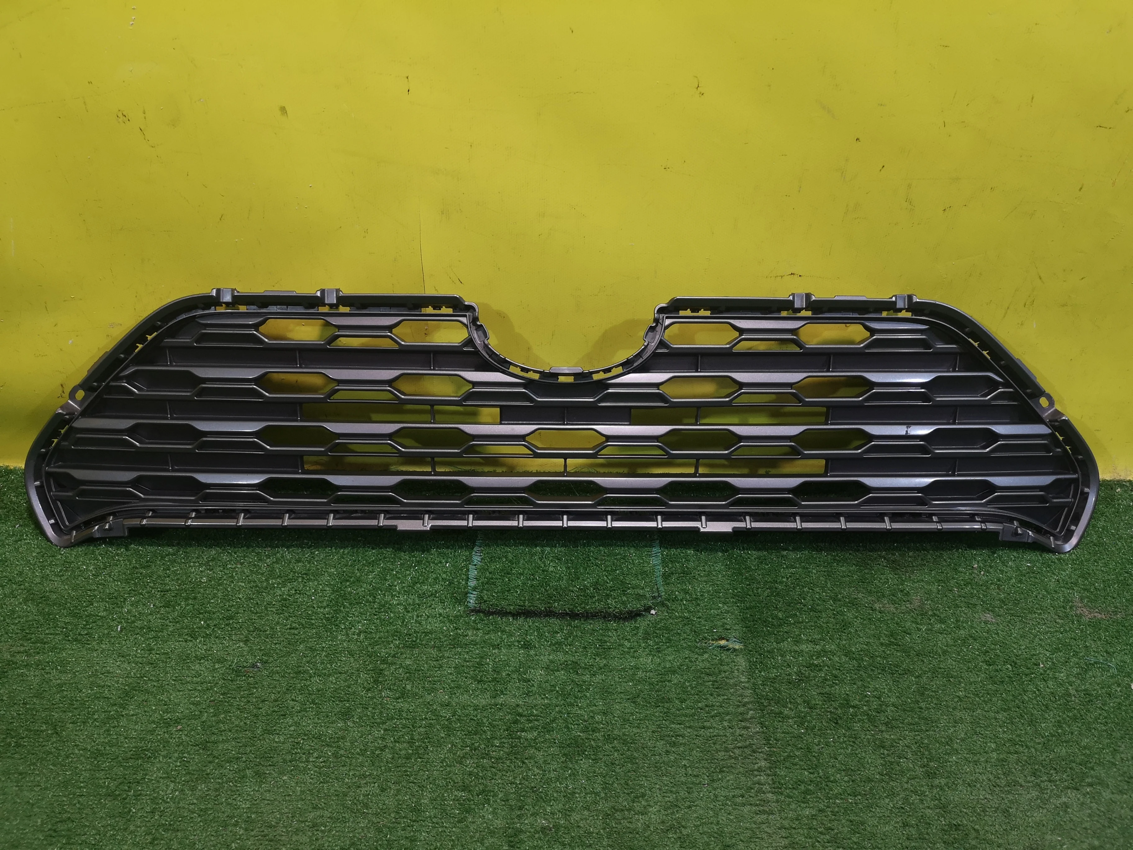 Решетка радиатора  Toyota RAV4 2018 5311242190 24751