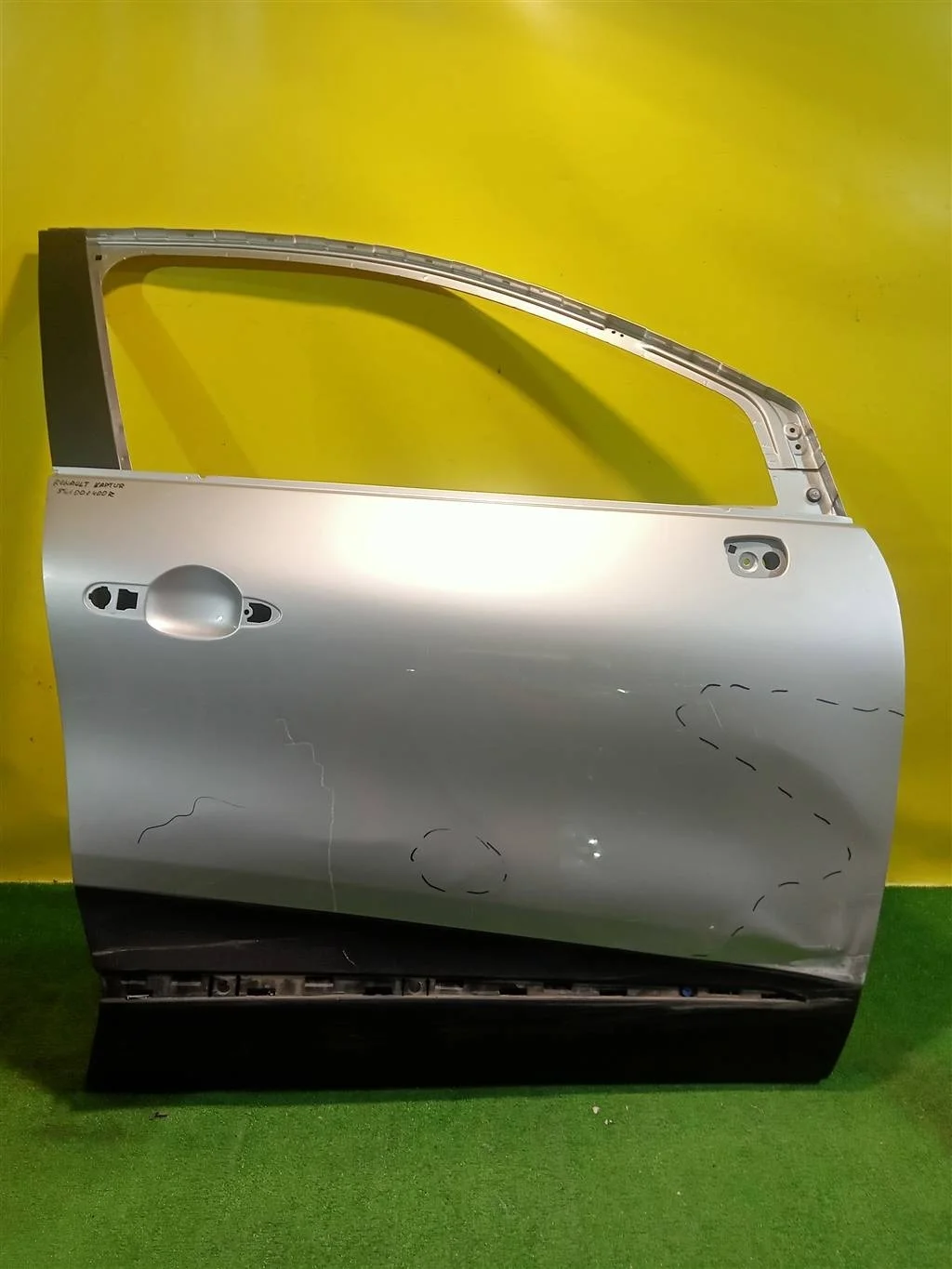 Дверь передняя правая  Renault Kaptur 2016  801001400R 25481