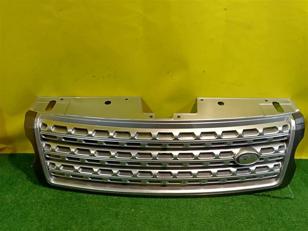 Решетка радиатора  Land Rover Range Rover 4 L405 2012 LR046748 25566