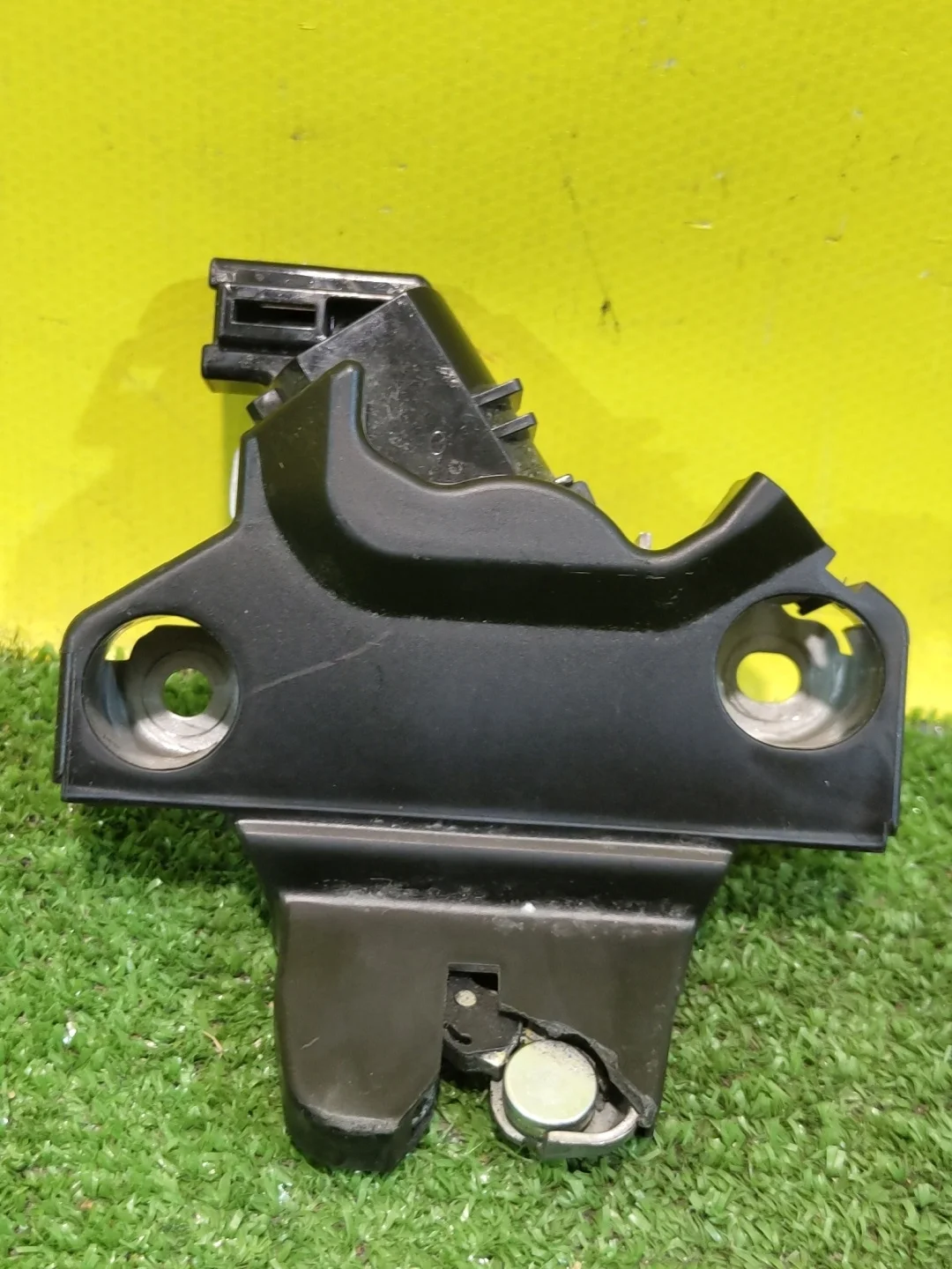 Замок багажника  Toyota Corolla E18 2013 6460002071 26394