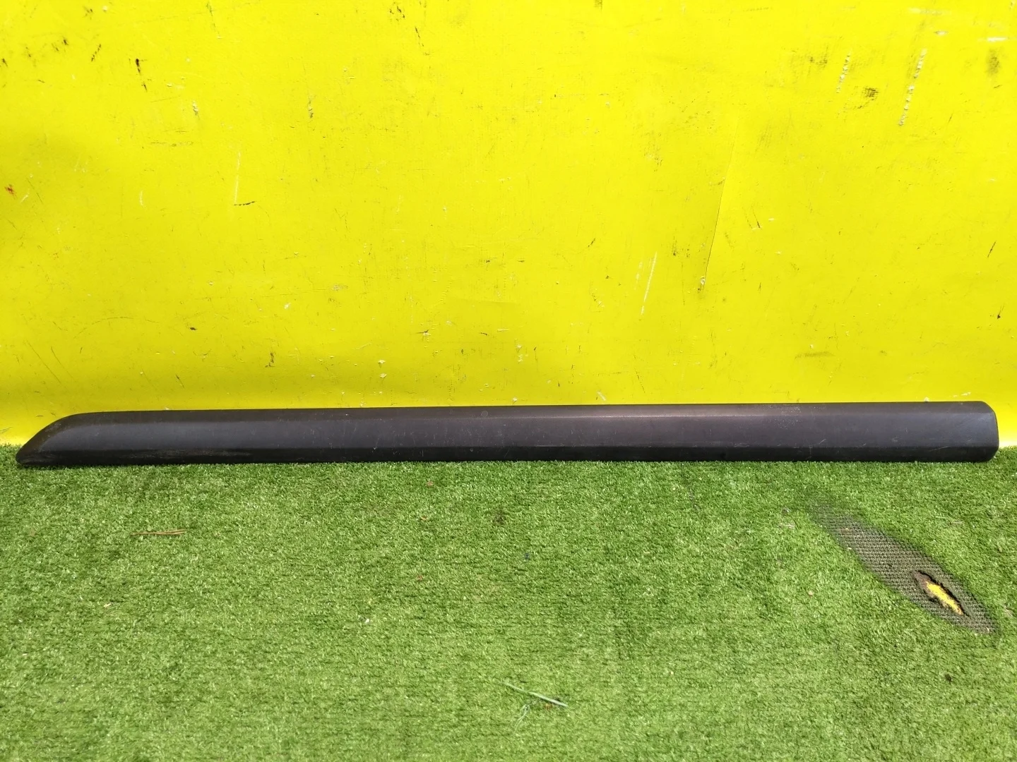 Накладка двери передней левой  Skoda  Yeti 2009 5L0853515 26499