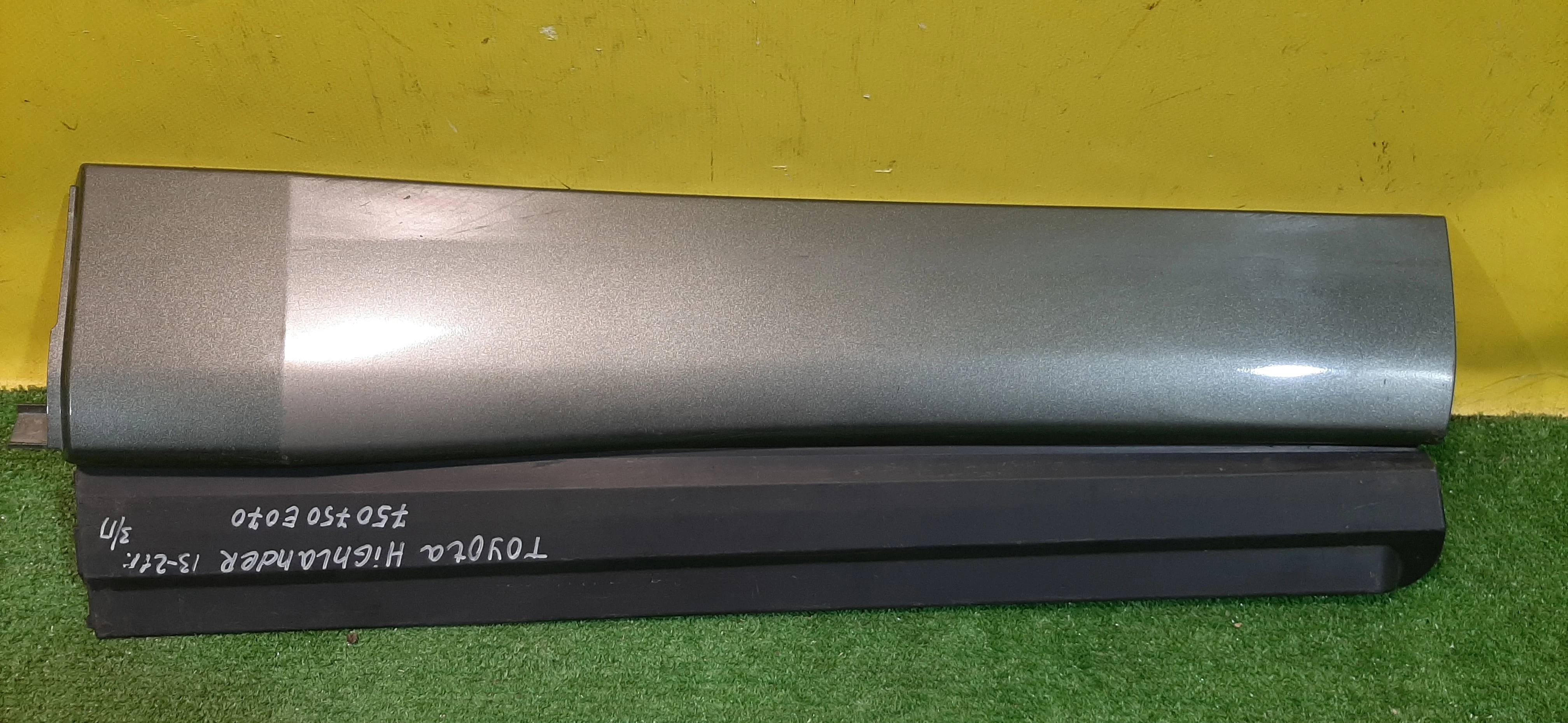 Накладка двери задней правой  Toyota Highlander III 2013 750750E070 26761