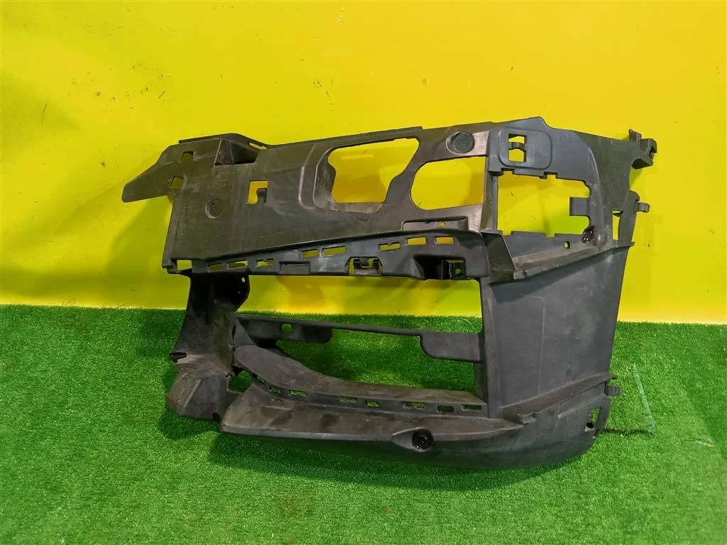 Кронштейн переднего бампера левый  BMW 5 G30 2016 51118064967 27187