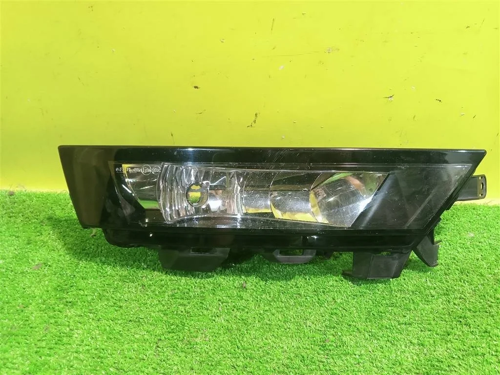 Фара противотуманная правая  Skoda  Rapid 2017 5JA941700D 27522