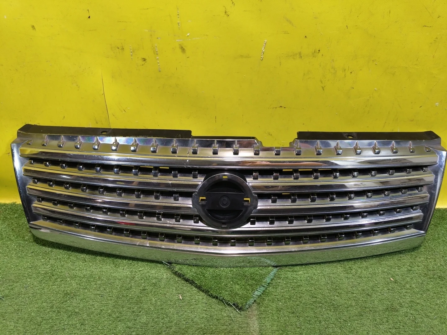 Решетка радиатора  Nissan Fuga Y50 2004 62310EG000 27739