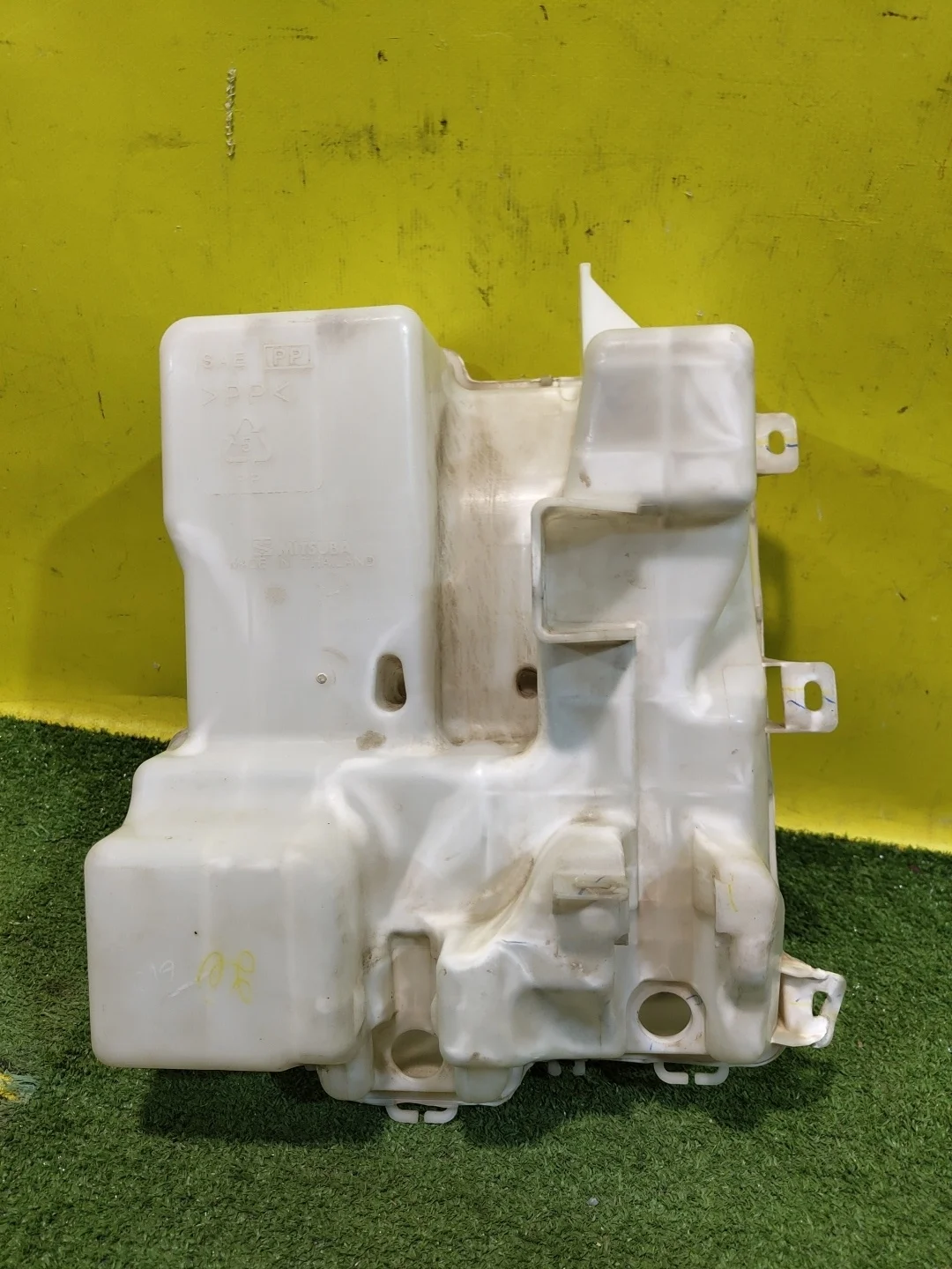 Бачок омывателя лобового стекла  Mitsubishi Pajero/Montero Sport (KS) 2016 8260A467 27875