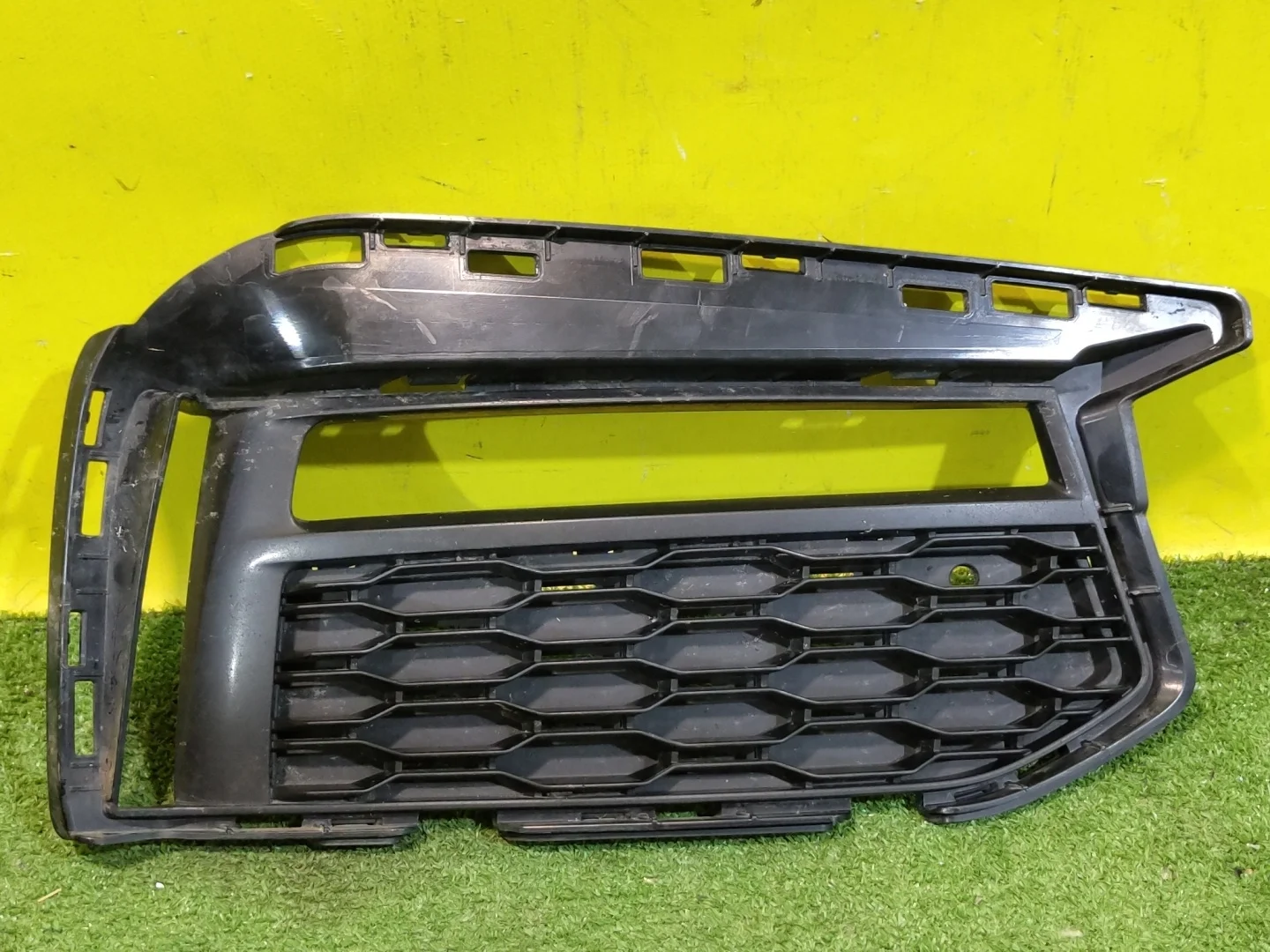 Рамка противотуманой фары правой  BMW 5 G30 2016 51118064964 28339