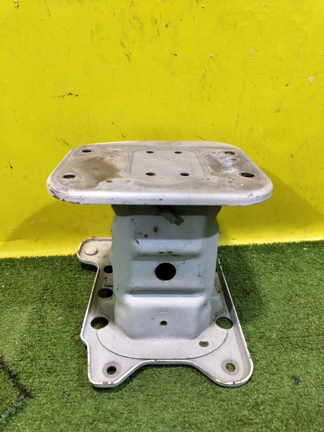 Кронштейн усилителя переднего бампера левый  Chevrolet Captiva (C100) 2006 94551357 28432