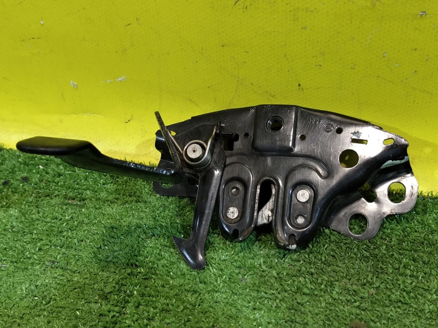 Замок капота  Nissan Juke (F15) 2011 656011KA0A 29052