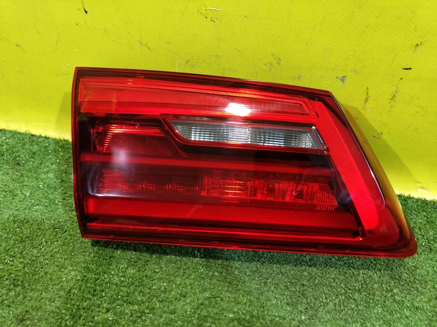 Фонарь задний внутренний левый  BMW 5 G30 2016 63217376473 29412