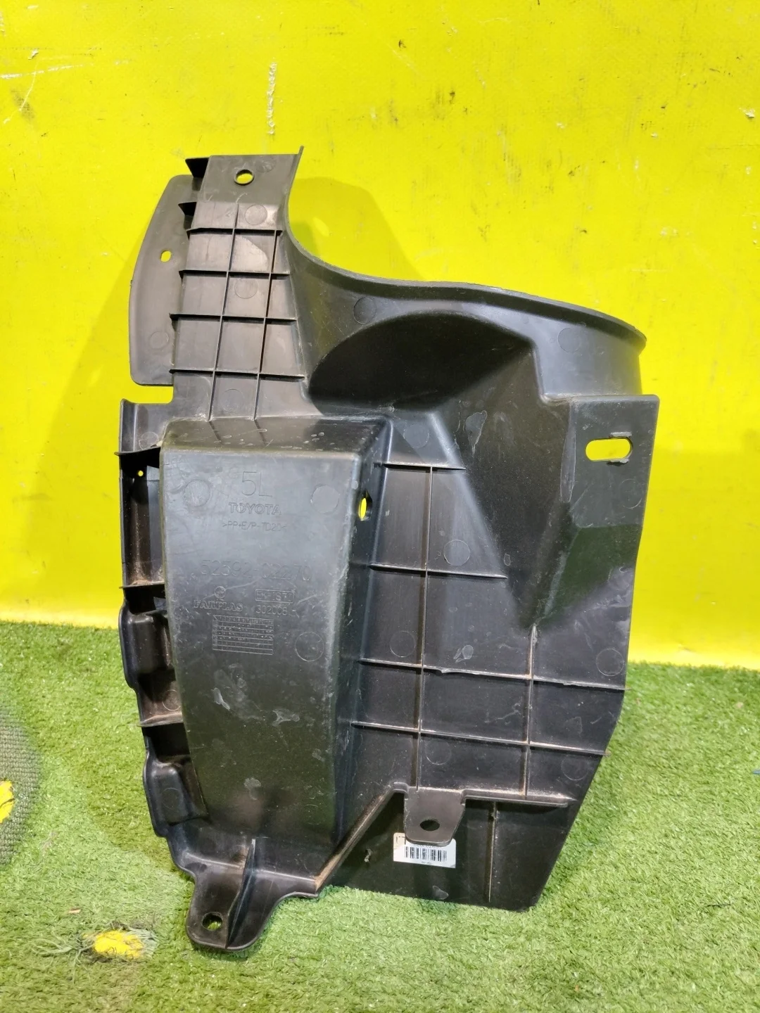 Пыльник заднего бампера  Toyota Corolla E18 2013 5259202270 29996