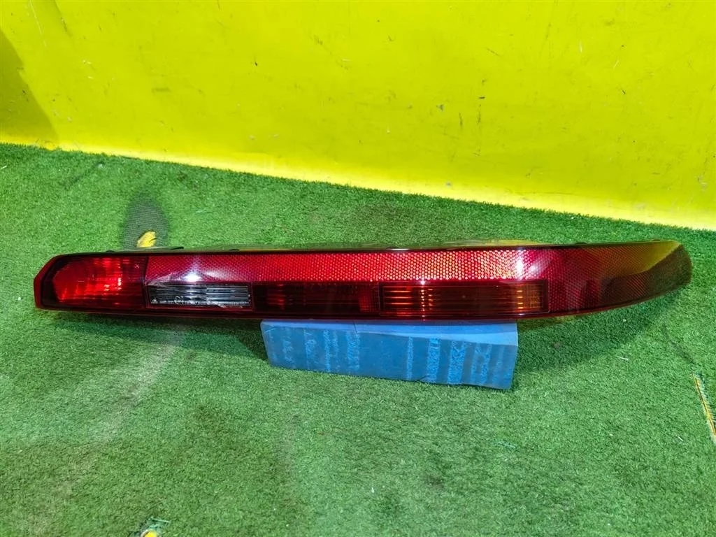 Фонарь задний в бампер правый  Audi Q7 (4M) 2019 4M0945096 30070