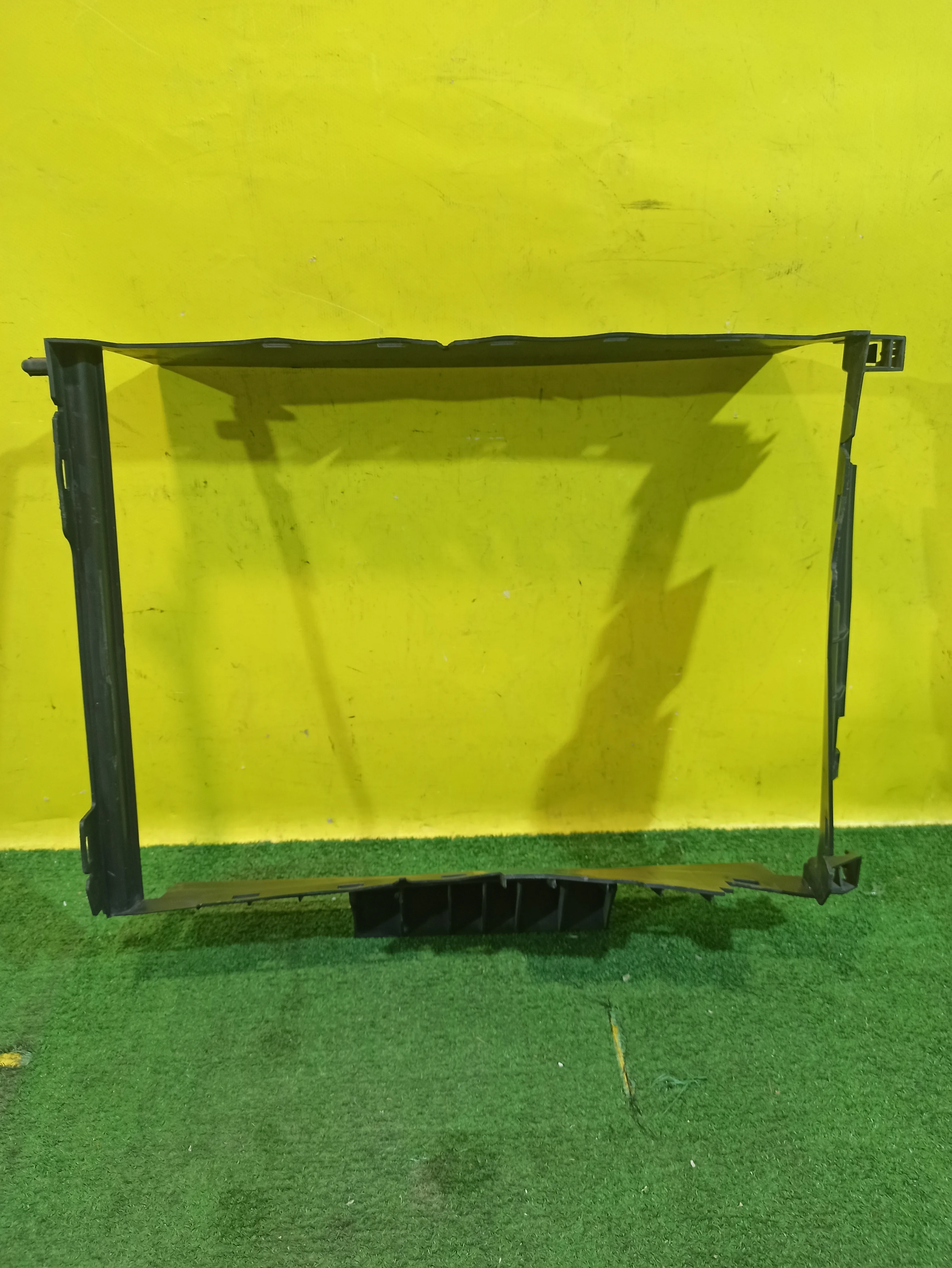 Дефлектор радиатора  Renault Arkana 2018 215590485R 30347