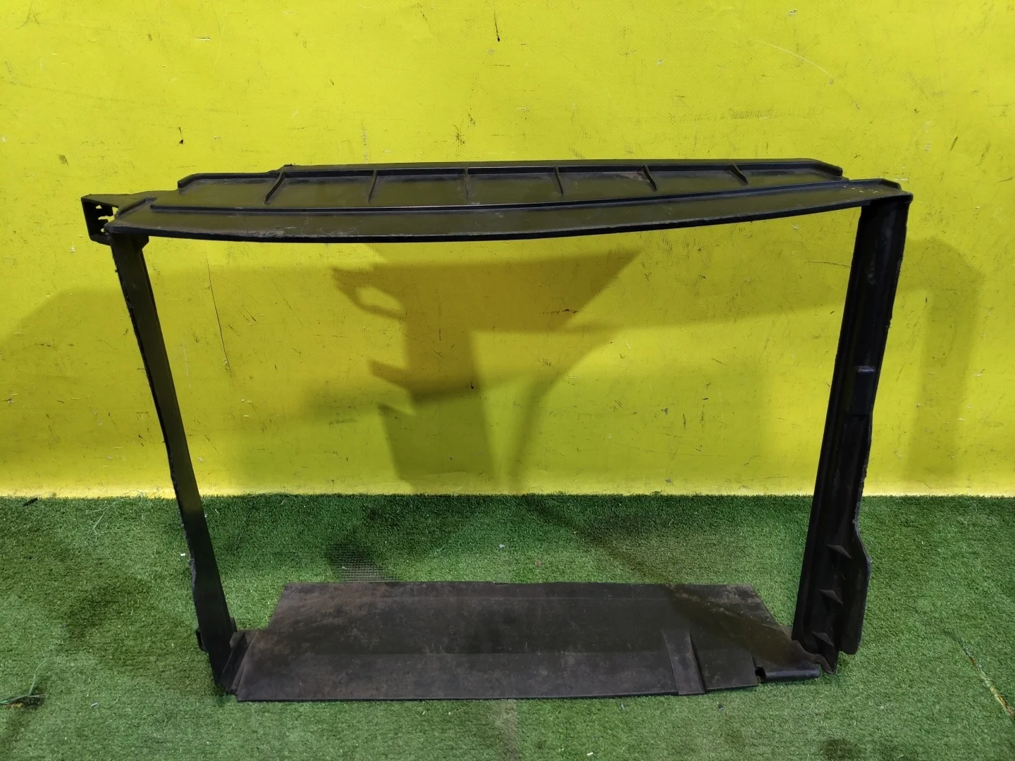 Дефлектор радиатора  Renault Kaptur 2016  215597164R 30596