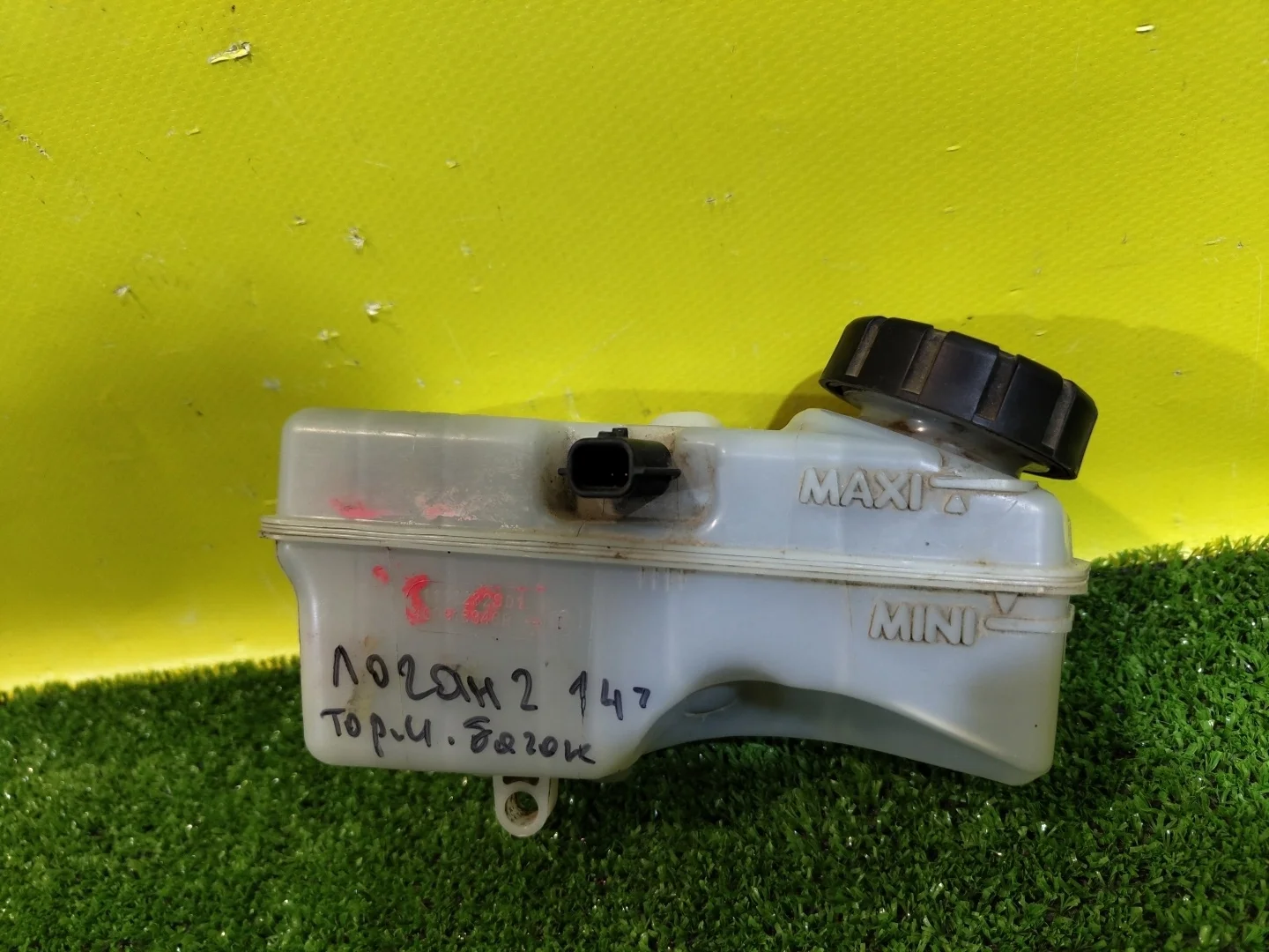 Бачок главного тормозного цилиндра  Renault Logan II 2014 460916346R 30715