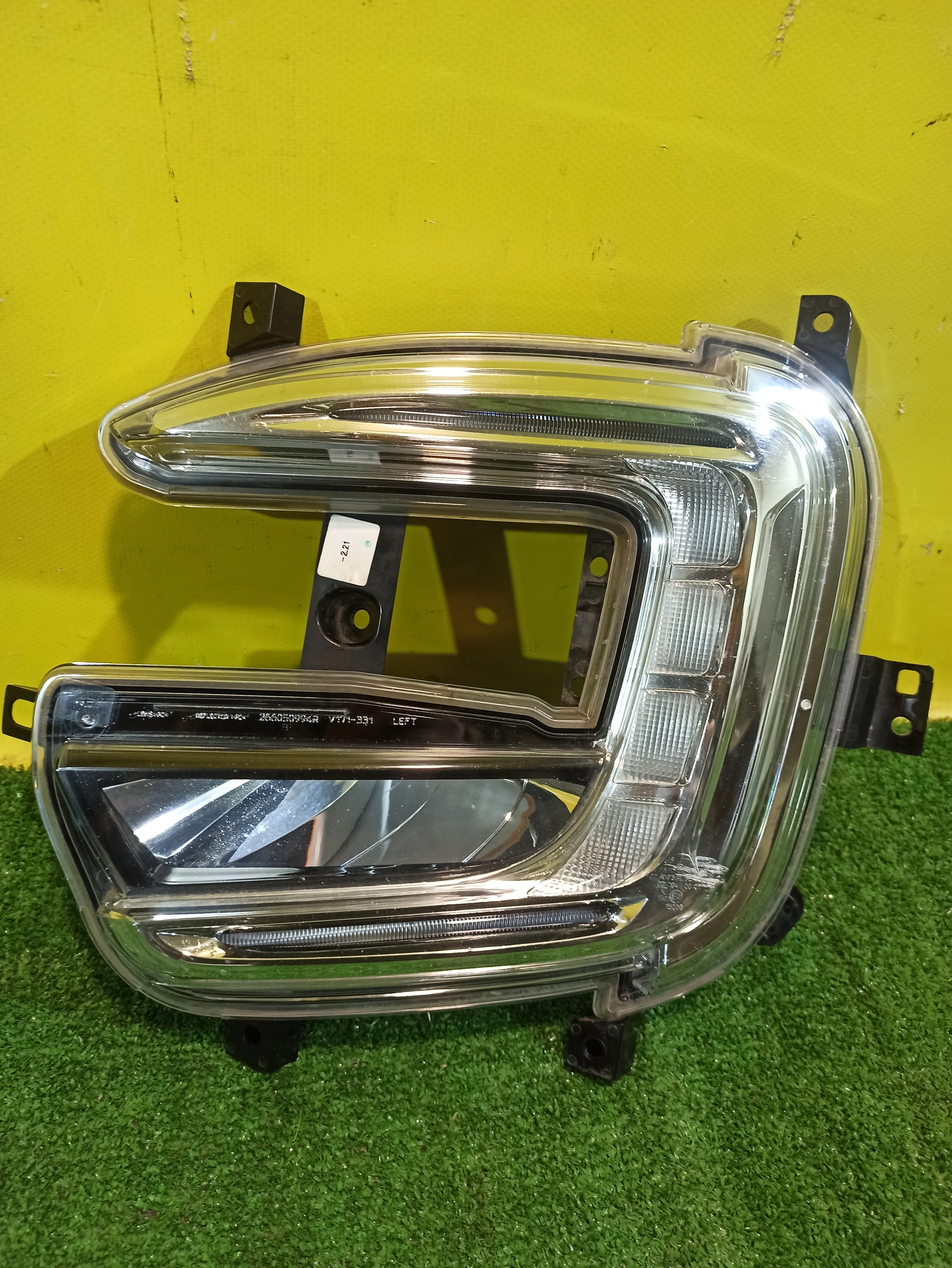 Фара ДХО LED левый  Renault Kaptur 2016  266050994R 31880