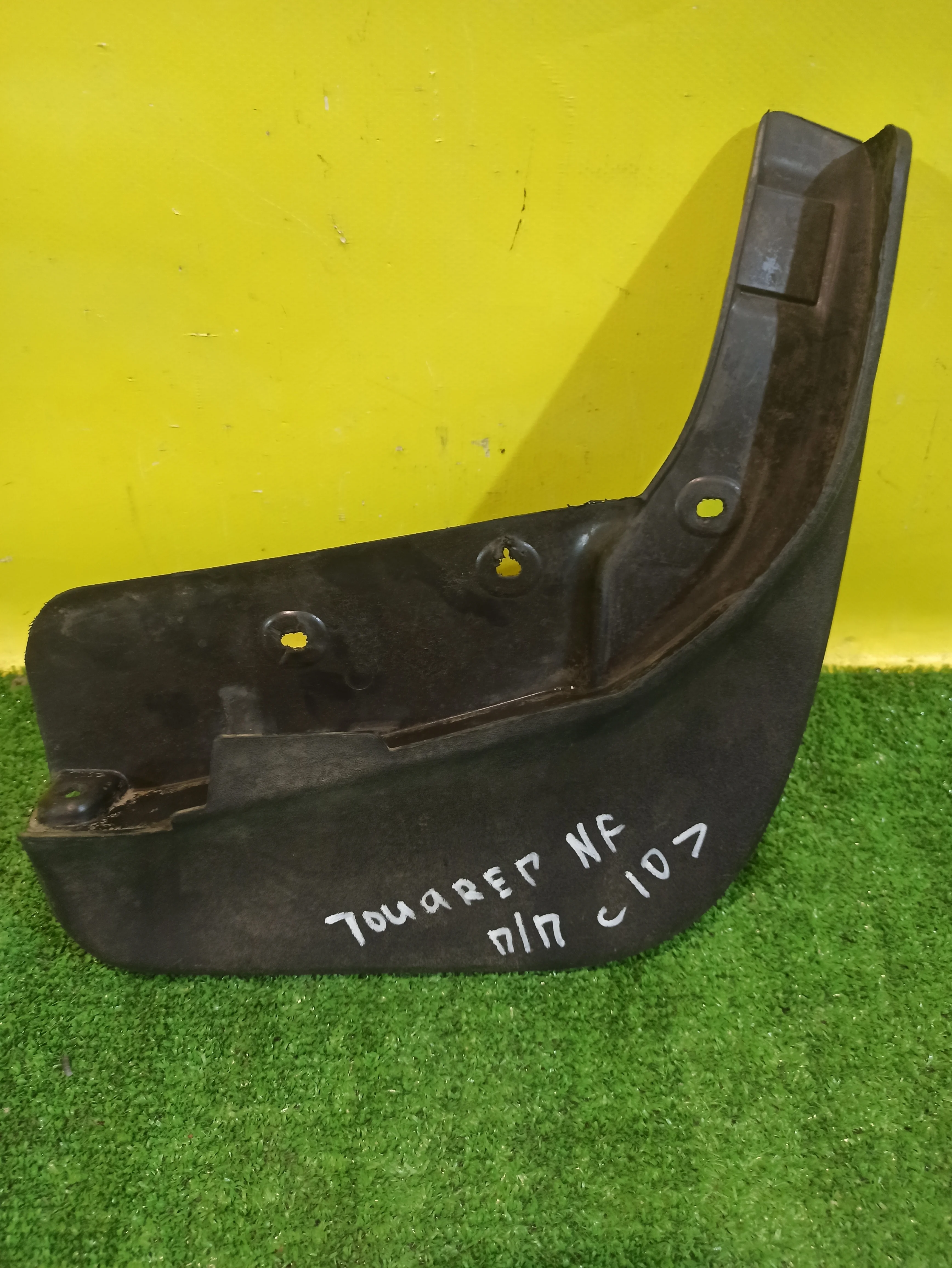 Брызговик передний правый  Volkswagen  Touareg NF 2010 7P0075111 32667