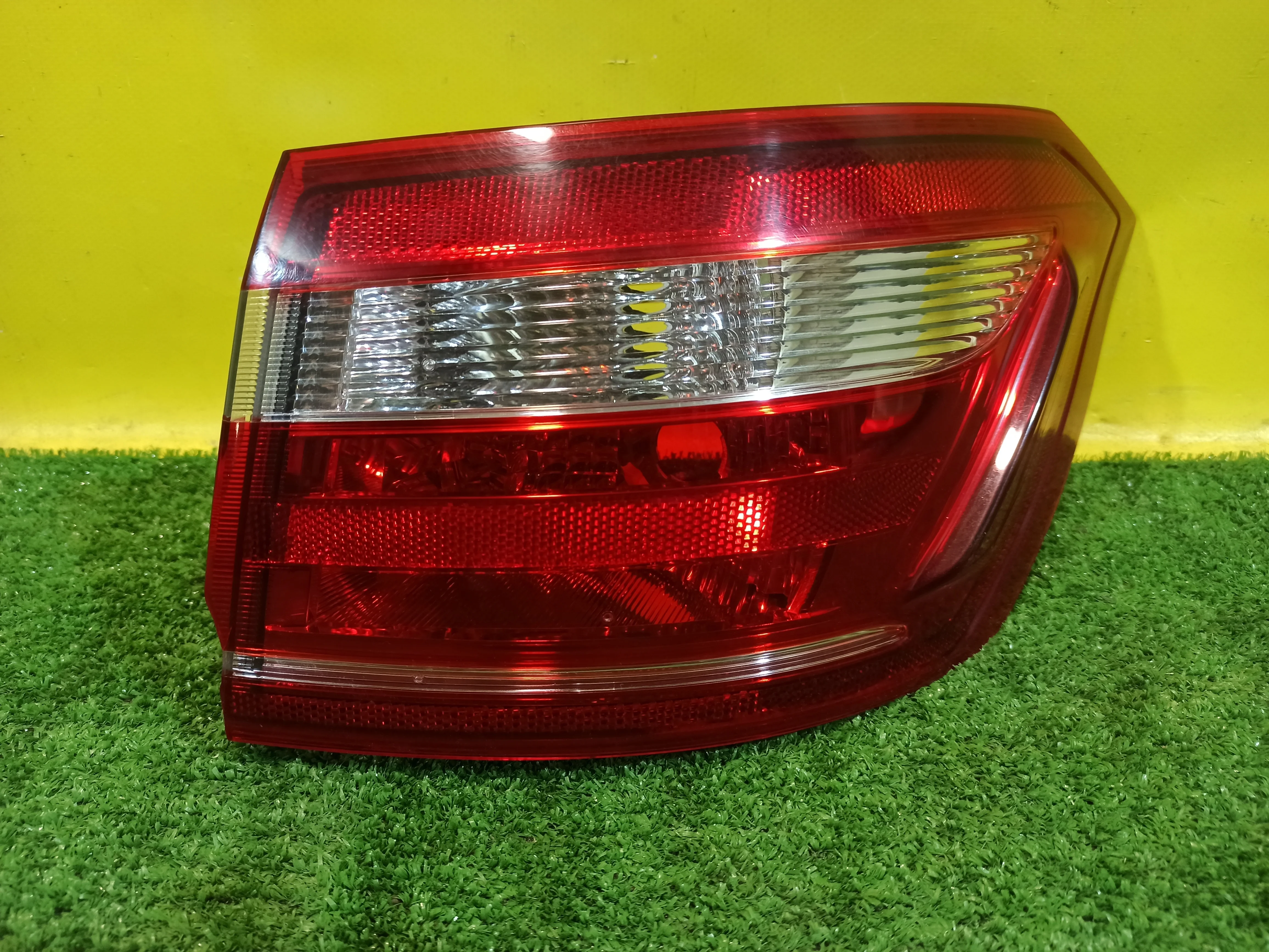 Фонарь задний наружный правый  Lada Vesta 2015- 8450006962 32929