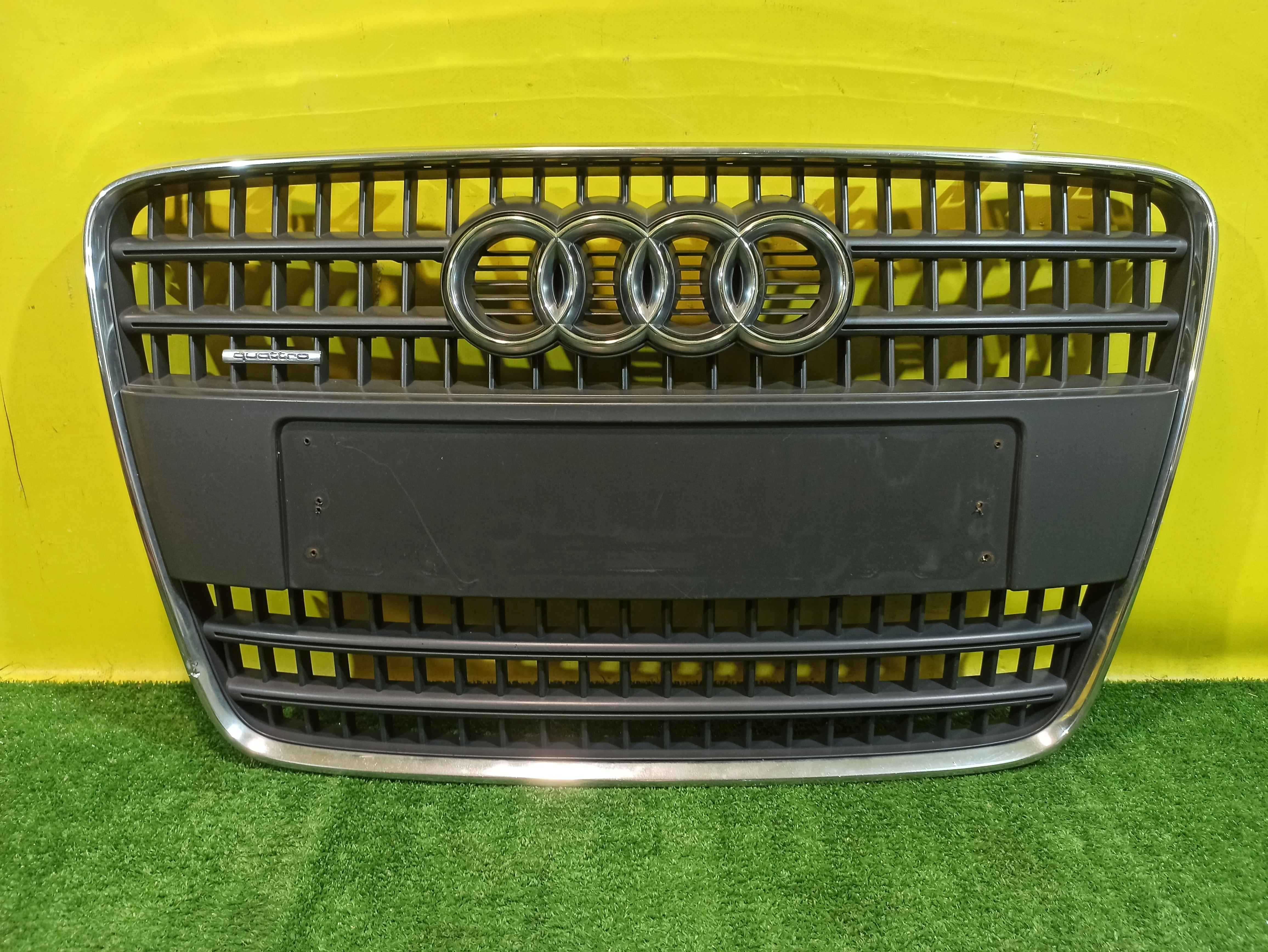 Решетка радиатора  Audi Q7 (4L) 2005 4L0853651 33020